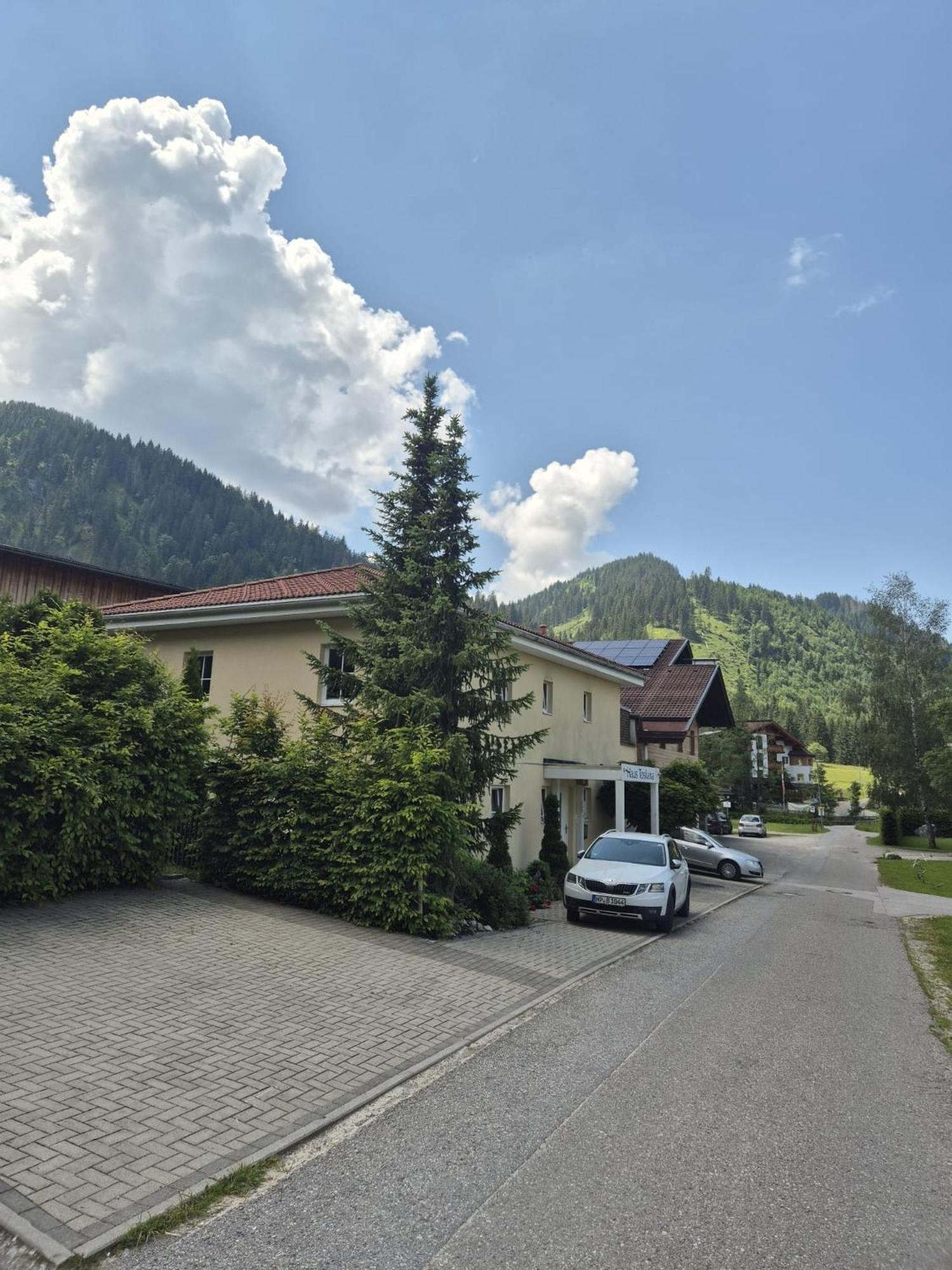 Toskanahaus, Njualms Tannheim Zewnętrze zdjęcie
